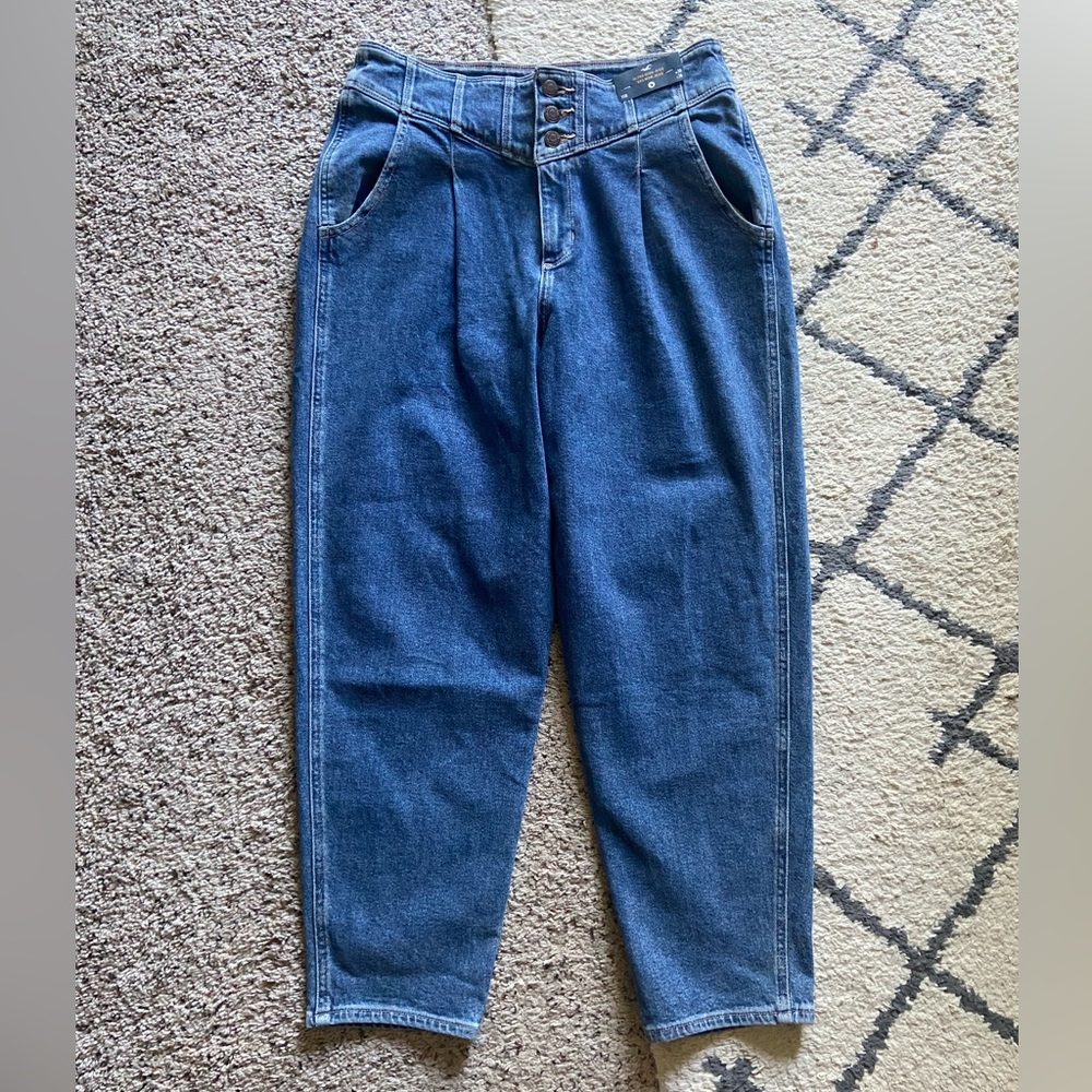 Hollister Ultra High-Rise 80s Mom Jeans